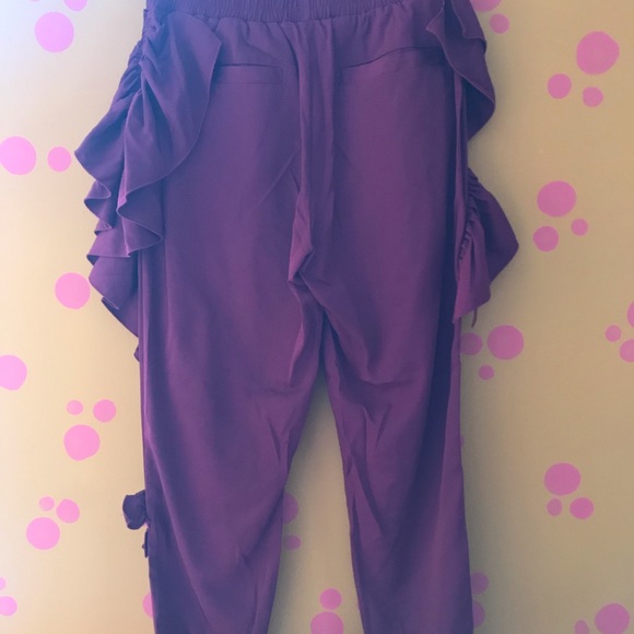 Ruffle joggers in burgundy - Picture 3 of 4